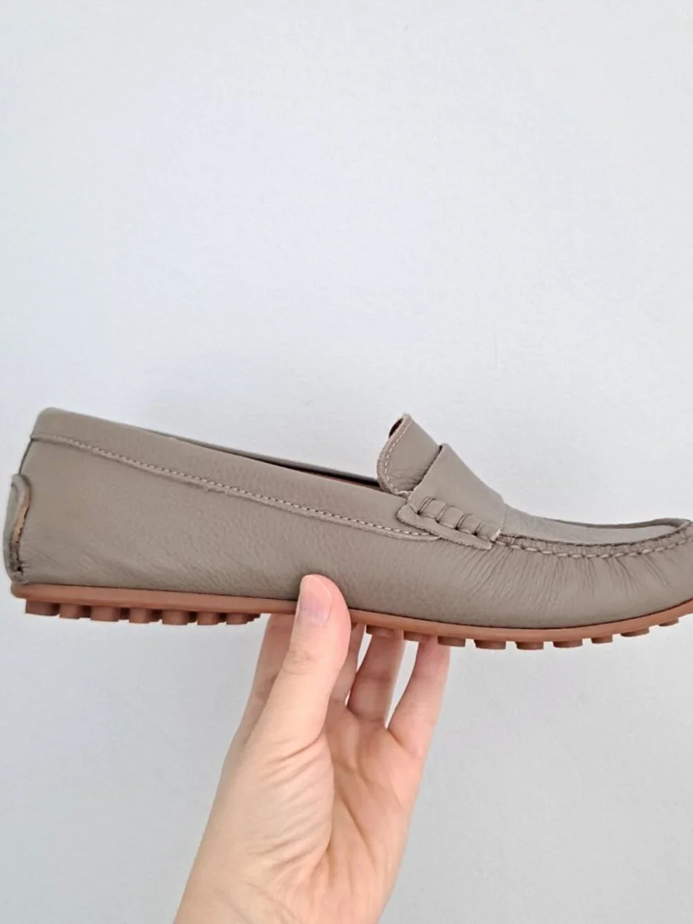 New without tags Aquatalia Taupe Grey Leather Driving Loafers 8.5